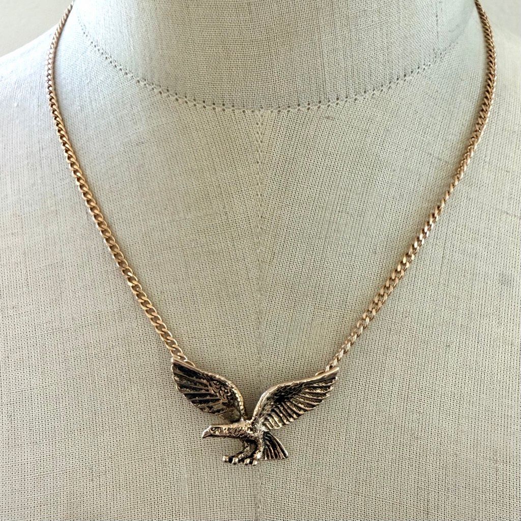 Avon Vintage Eagle Pendant Necklace Gold Tone Statement Chain 25$
